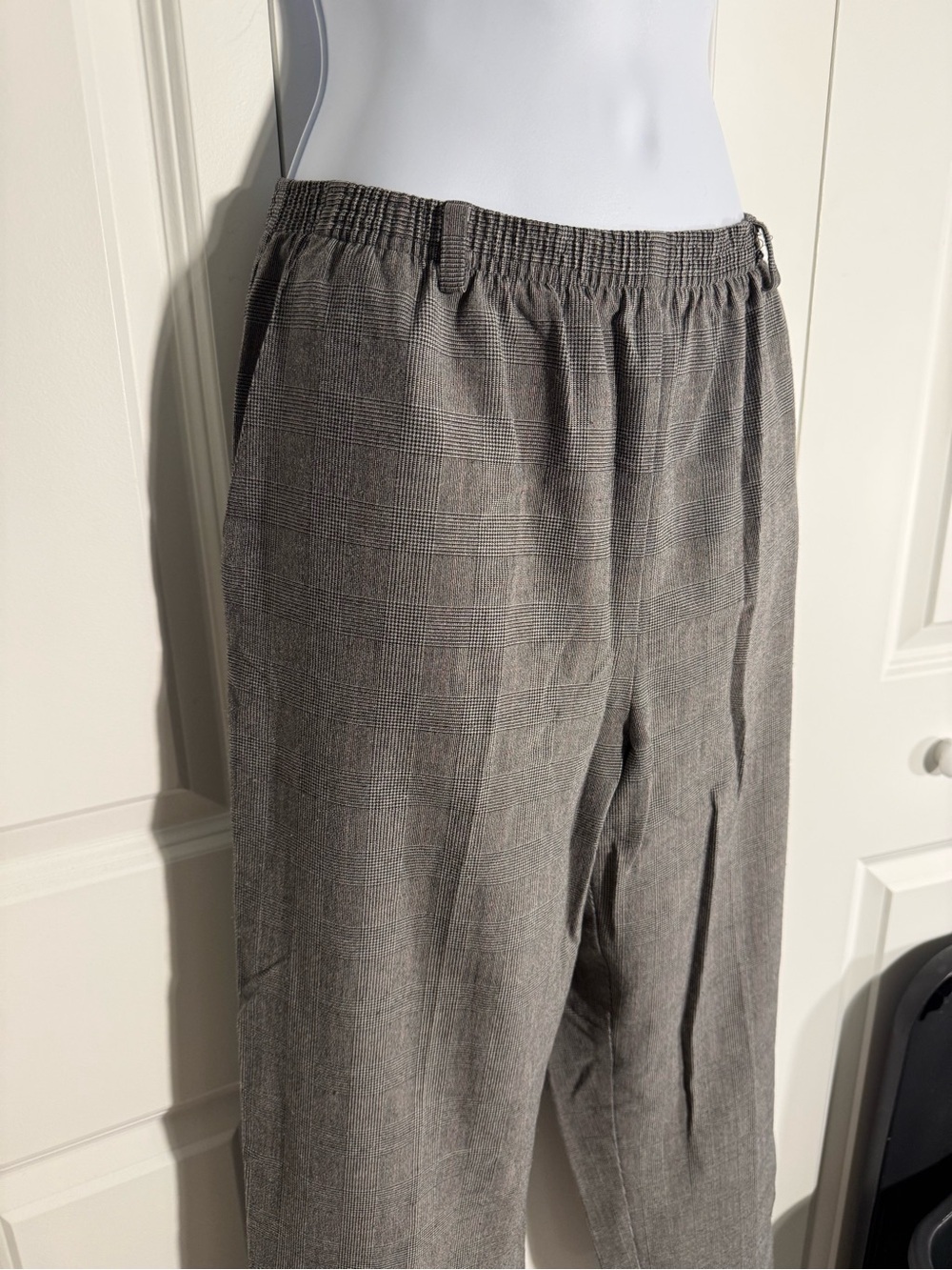 Alfred Dunner Gray Cropped Pull-On Dress Pants - Picture 3 of 5